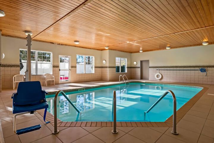 Hotel Pool