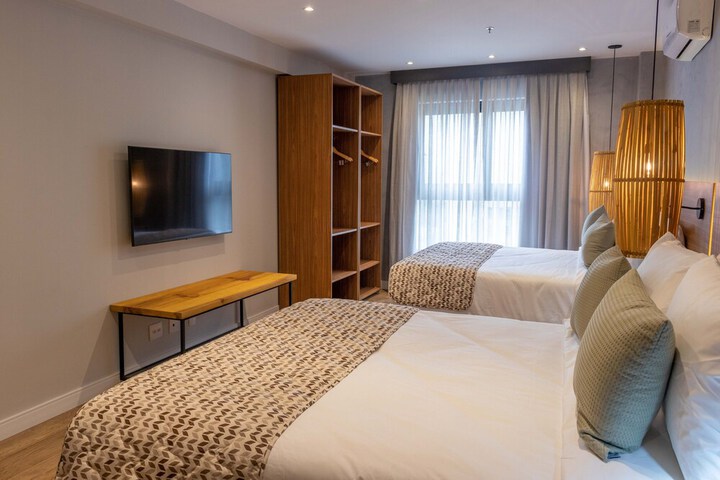 Room 7 of 100
