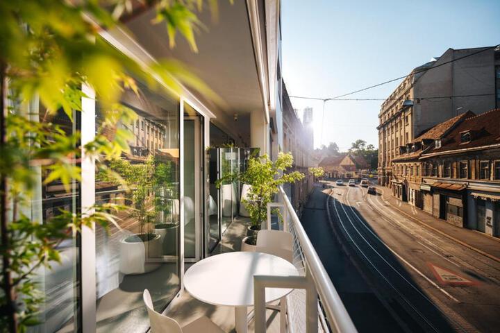 Terrace/Patio 7 of 23