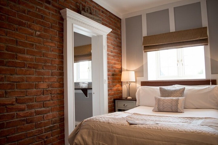 Room 8 of 34