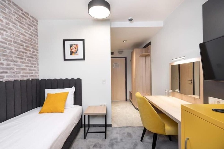 Room 8 of 35