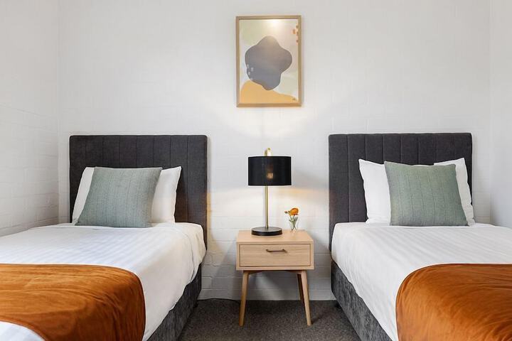 Room 10 of 32
