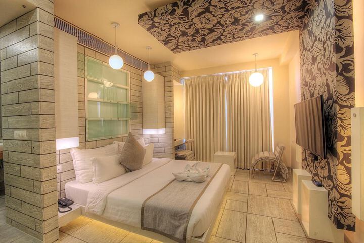 Room 15 of 60