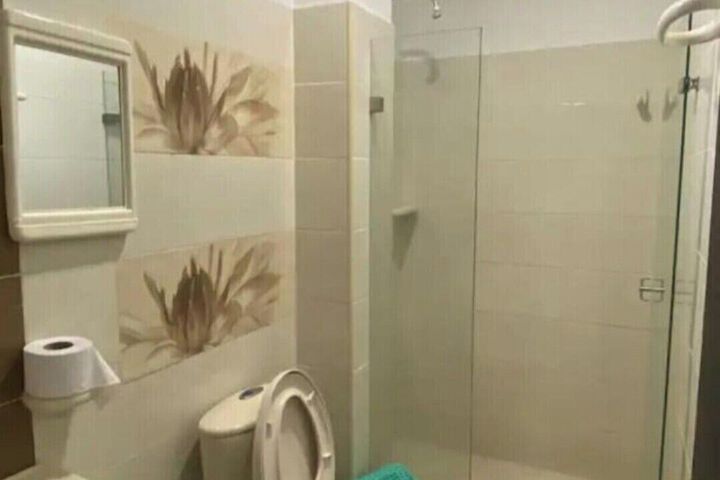 Room 8 of 25
