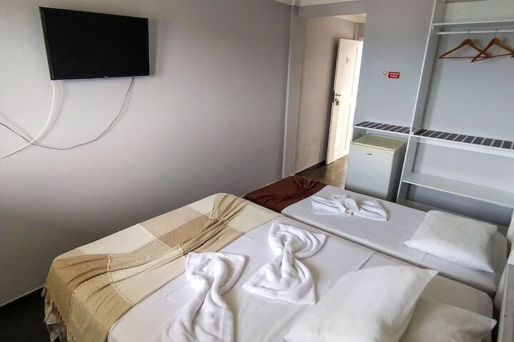 Room 4 of 28