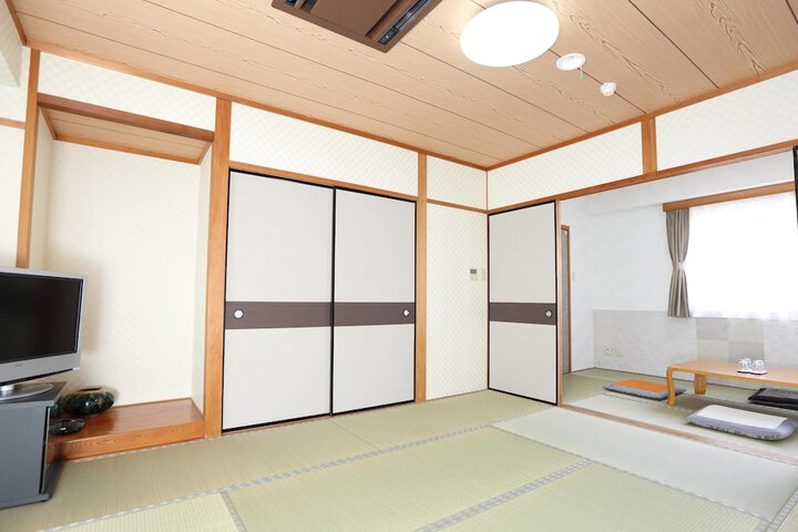 Room 27 of 81