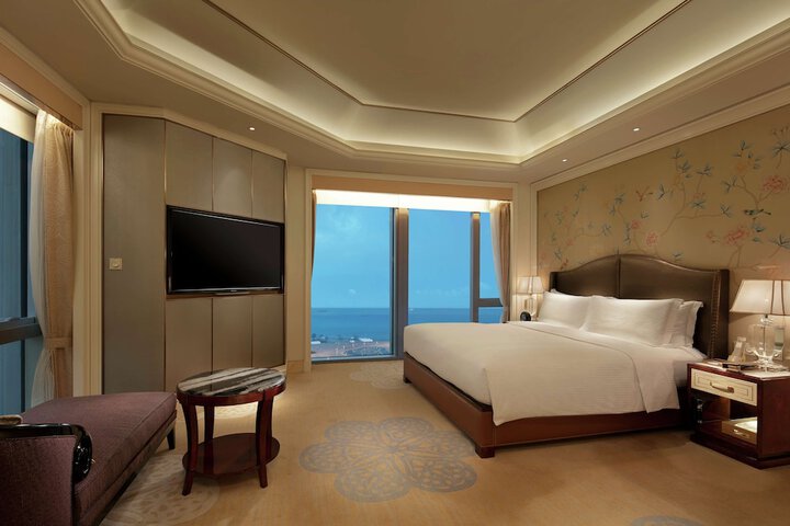 Room 15 of 68