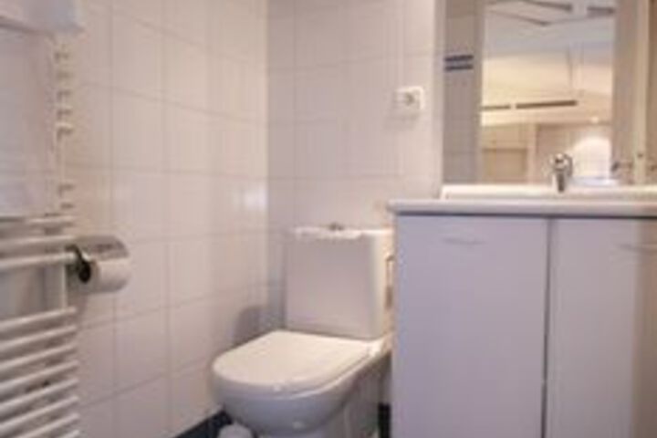 Room 5 of 71