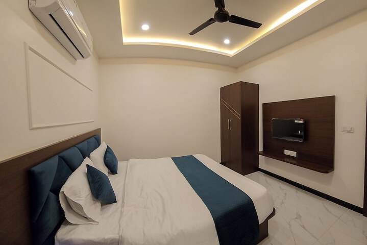 Room 9 of 22