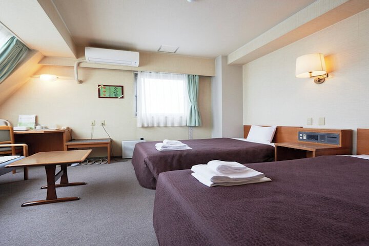 Room 6 of 15