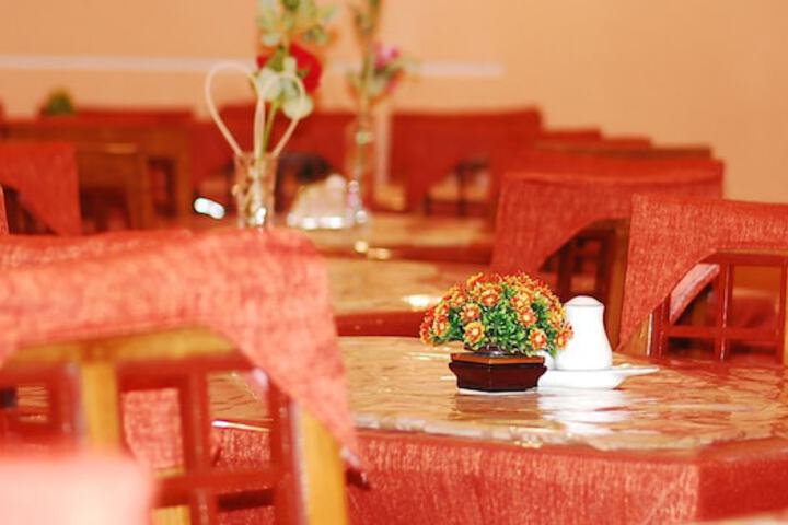 Dining 32 of 41