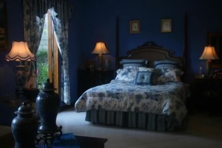 Room 6 of 15