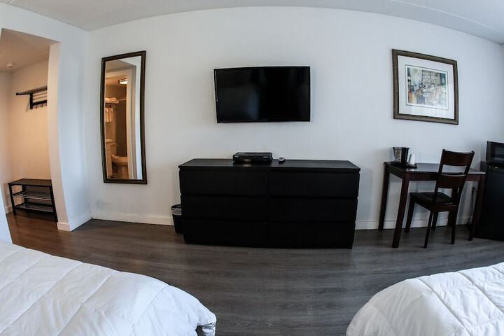 2 Queen Beds (5 of 13)
