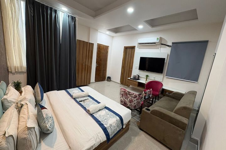 Room 7 of 19