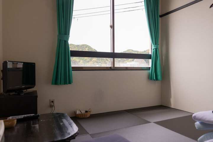 Room 3 of 31
