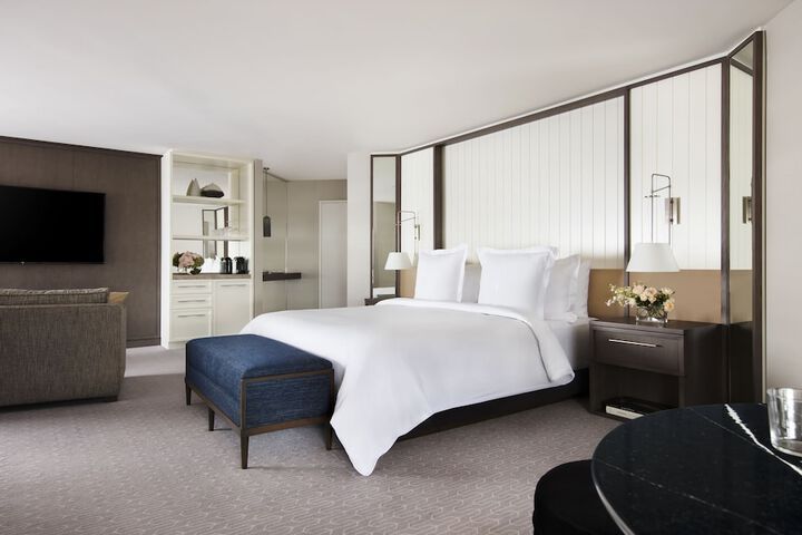 Room 5 of 90