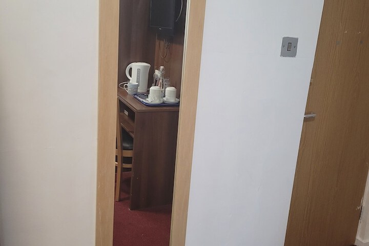 Room 11 of 104