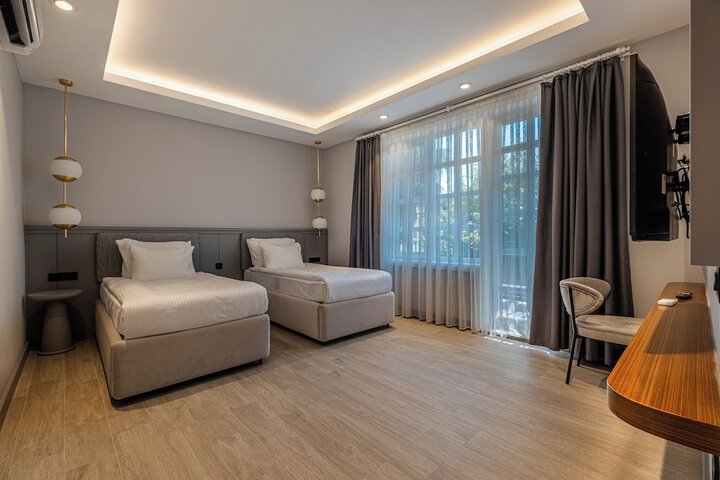 Room 3 of 53