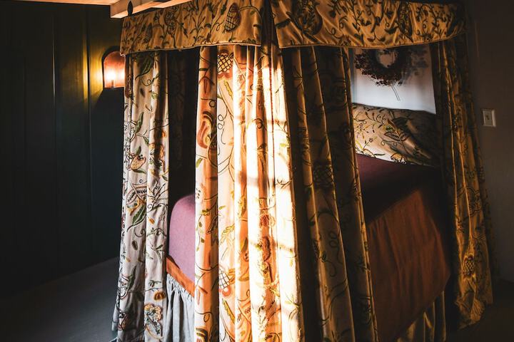 Room 6 of 33