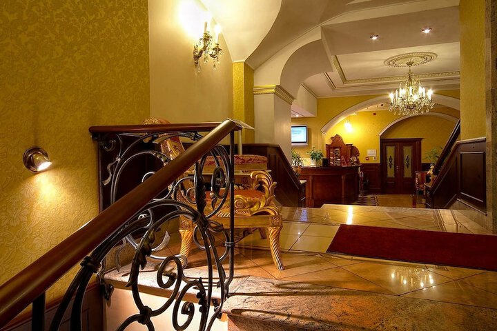 Ballroom/Hall 124 of 131