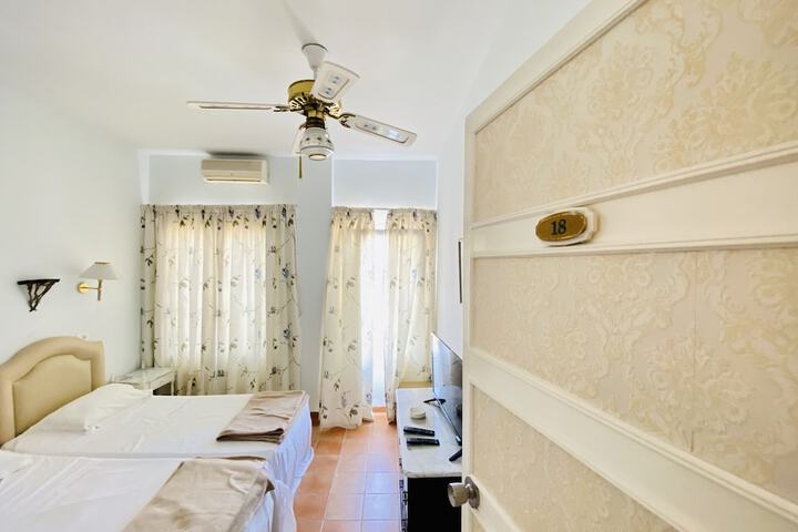 Room 13 of 46