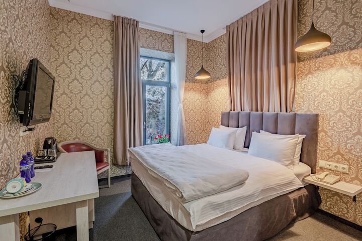 Room 26 of 163