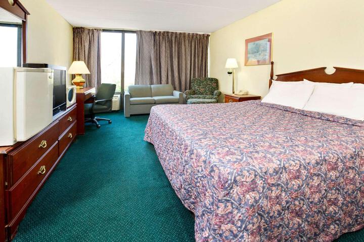 1 King Bed (19 of 23)