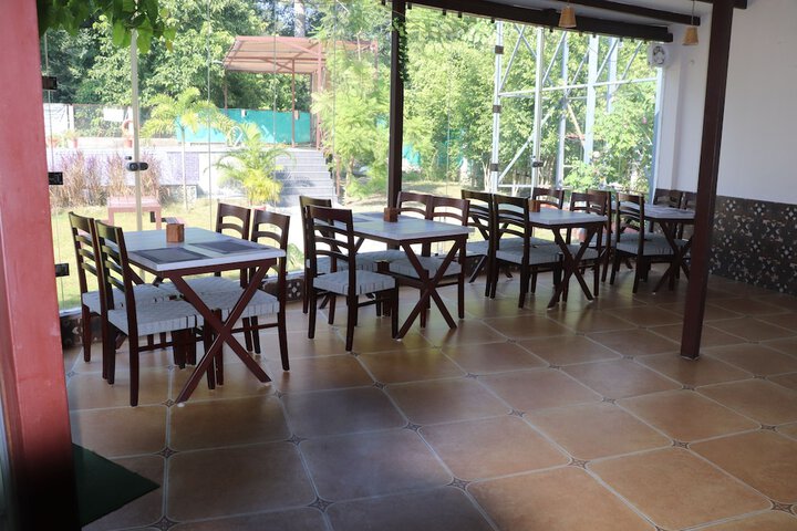 Dining 18 of 26