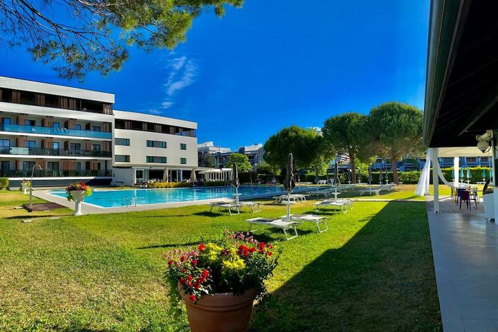 Pool Hotel