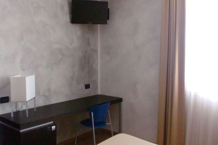 Room 19 of 83