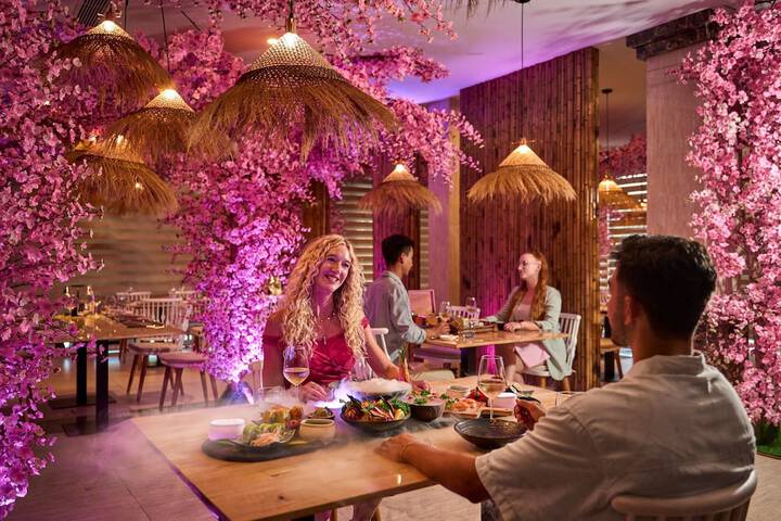 Dining 80 of 130