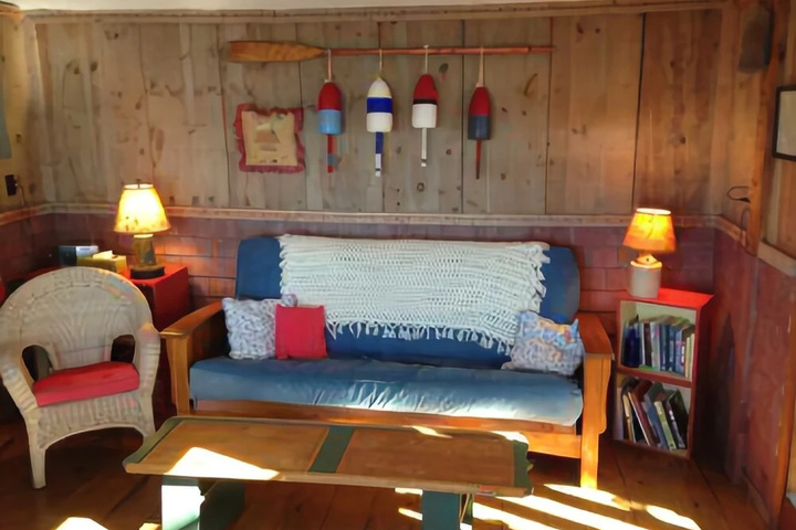 Room 2 of 10