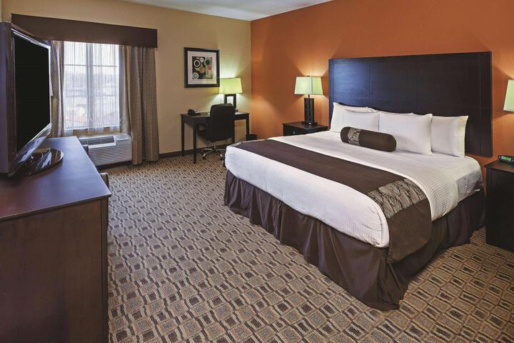 1 King Bed (6 of 12)