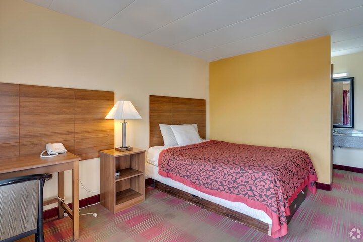 Room 4 of 23