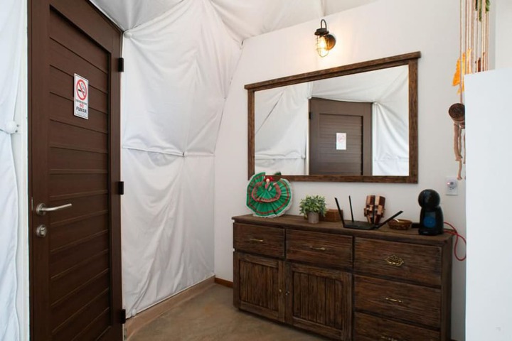 Room 17 of 38