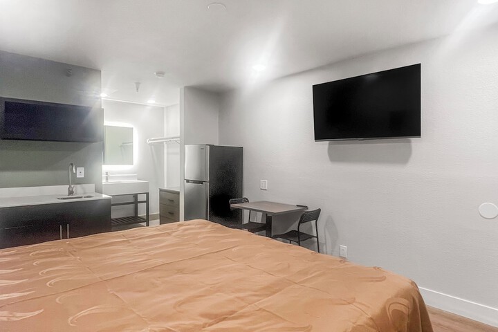 Room 5 of 6