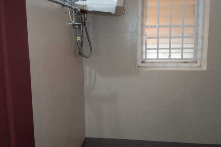 Room 9 of 12