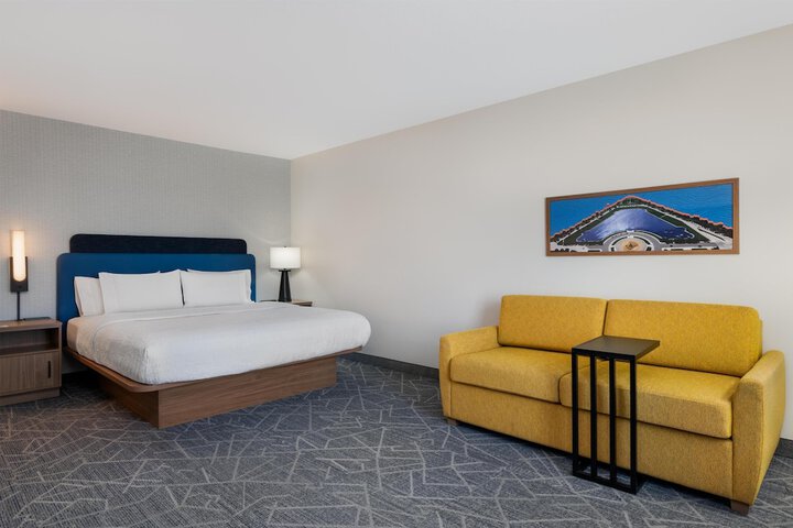 Room 10 of 22
