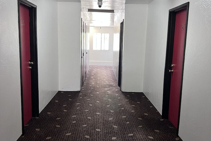 Ballroom/Hall 8 of 10