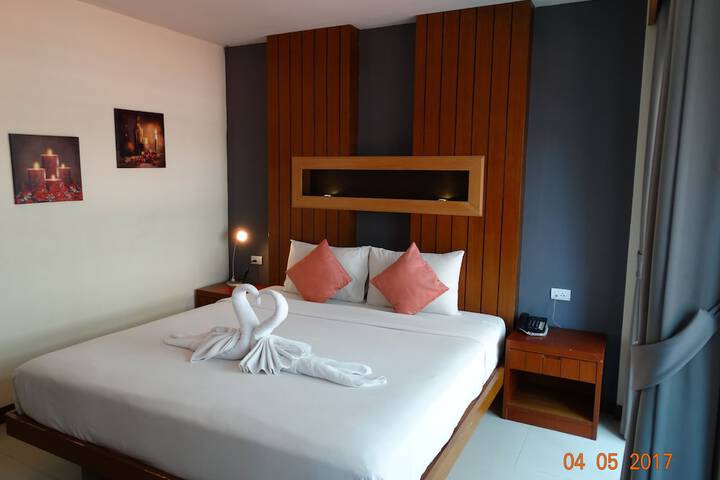 Room 27 of 42