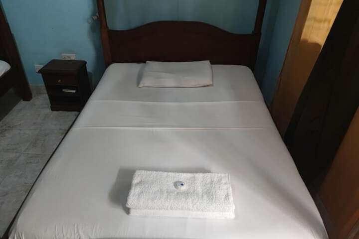 Room 11 of 38