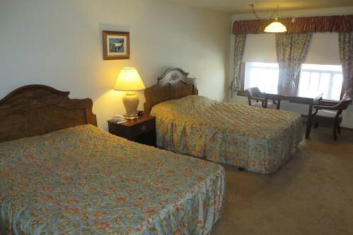 LAKE CHURCH INN