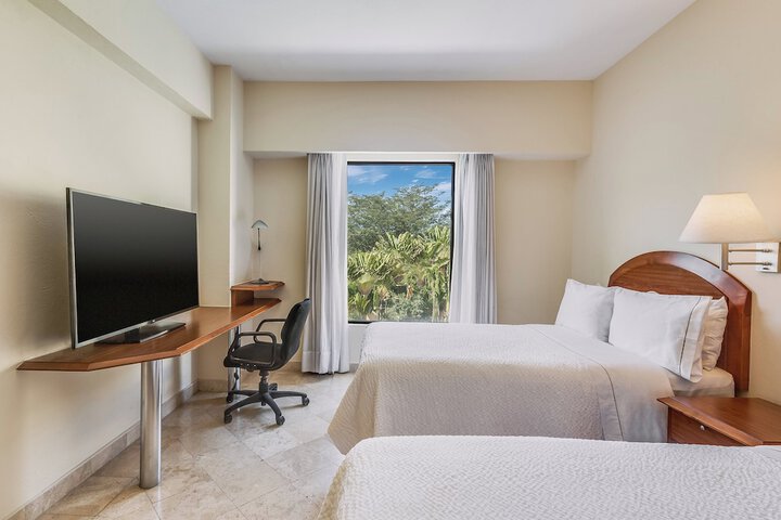 Room 9 of 34