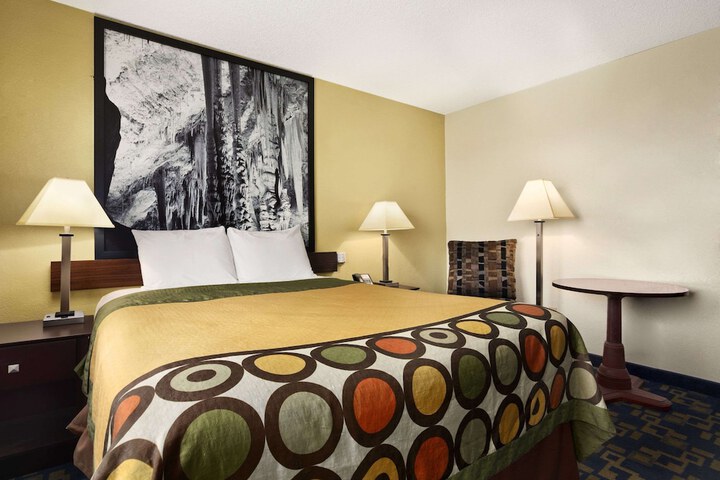 Room 3 of 10