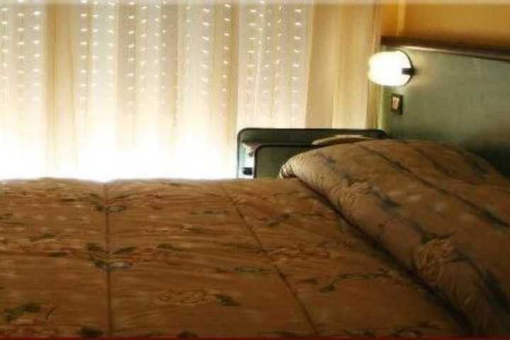 Room 4 of 17