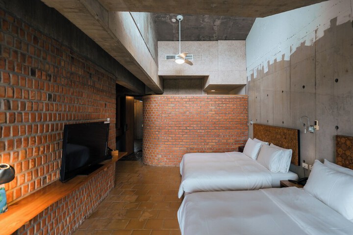 Room 10 of 72