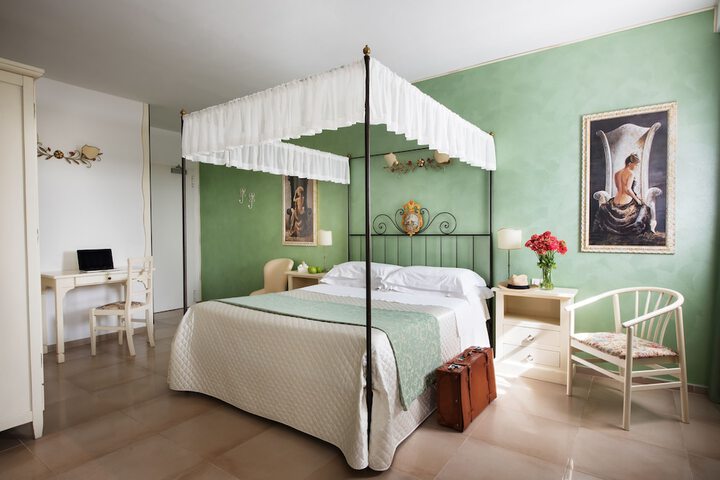 Room 8 of 62