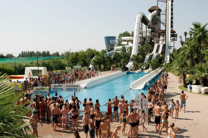 Hotel Pool