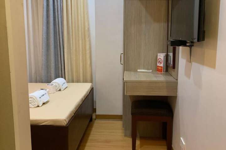 Room 11 of 26