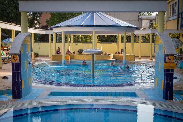 Pool 18 of 34